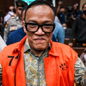 Senyum Immanuel Ebenezer Saat Jalani Sidang Dakwaan di Pengadilan Tipikor