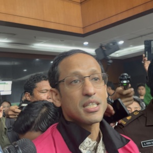 Nadiem Tegaskan Tanda Tangan Pengadaan Laptop Ada di Level Dirjen Kemendikbudristek