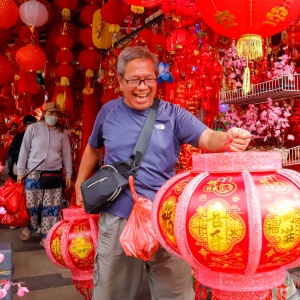 Merah Merona Kawasan Glodok Jelang Imlek