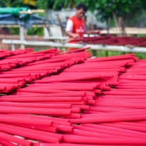 Produksi Hio Meningkat Pesat Jelang Imlek