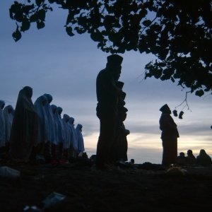 Tradisi Turun-Temurun Maniliak Bulan Iringi Awal Puasa Jamaah Syattariyah