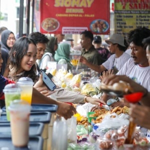 Legendaris Tiap Ramadan, Pasar Takjil Benhil Tak Pernah Sepi