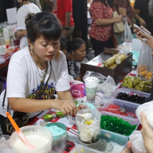 Tutorial Menahan "Lapar Mata" Pas Ngabuburit: Biar Saldo Gak Ikut-ikutan Puasa