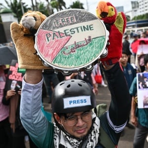 Kecam Serangan ke Iran dan BoP, Massa Gelar Aksi di Depan DPR RI