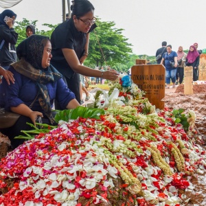 Selamat Jalan Vidi Aldiano, Keluarga dan Sahabat Iringi Pemakaman di Tanah Kusir