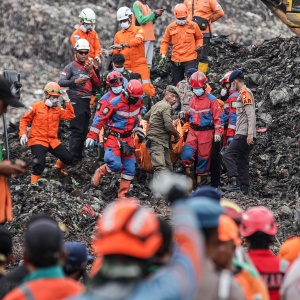 Evakuasi Korban Longsor Sampah Bantargebang, Lima Tewas Empat Masih Hilang