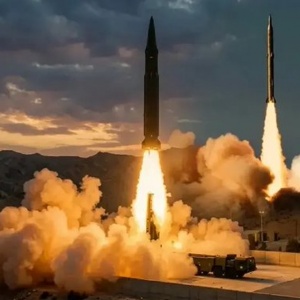 Trump Klaim Iran Mau Berunding, Teheran: Bohong! AS Gemetar dengan Rudal Sejjil