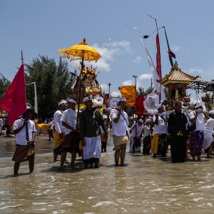 Potret Upacara Melasti dari Berbagai Daerah di Indonesia