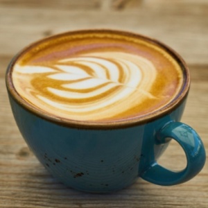 Saya Menumbalkan Lambung Demi Sesobek Saset Kopi Susu saat Sahur