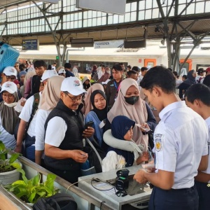 Dukung Arus Lebaran, KAI Berangkatkan Ratusan Pemudik Gratis ke Semarang