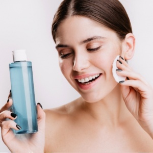 Wajah Kusam Sirna, Ini 5 Exfoliating Toner Triple Acid untuk Glow Up!