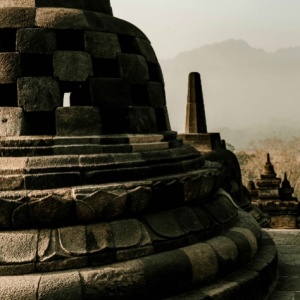 Menjual Borobudur: Ambisi Komersial di Balik Jubah Budaya