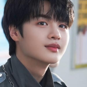 Agensi Umumkan Ji Eunho Keluar dari LUN8, Pilih Fokus Pemulihan Kesehatan