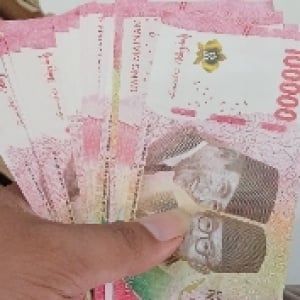 Menggugat Salam Tempel Saat Lebaran: Kenapa Anak Kecil yang Sering Dapat?