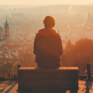 Diet Berita: Tutorial Tetap Waras di Zaman yang Terlalu Ramai