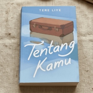 Hantu Masa Lalu dan Teka-teki 19 Triliun dalam Novel Tentang Kamu