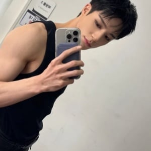 Jeno NCT Mendadak Hapus Selfie: Mata Elang Netizen Temukan Vape?