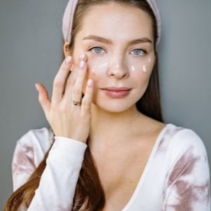 4 Tone Up Cream SPF untuk Kulit Sensitif Auto Cerah saat Lebaran Idulfitri