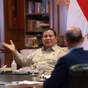 Jam 3 Pagi di Layar Prabowo: Melawan Budaya ABS dengan Podcast Kritis