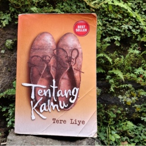 Novel Tentang Kamu: Kisah Hidup yang Disusun dari Jejak yang Tercecer