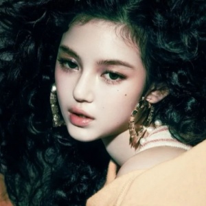 ADOR Gugat 43 Miliar Won, Danielle Tuduh Proses Sidang Rugikan Kariernya