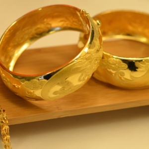 Harga Emas Turun Lagi, Harus Panik atau Santai Saja?