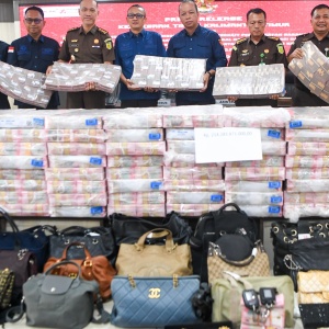 Penampakan Uang Rp214 Miliar dan Tas Mewah Sitaan Kasus Korupsi di Kaltim