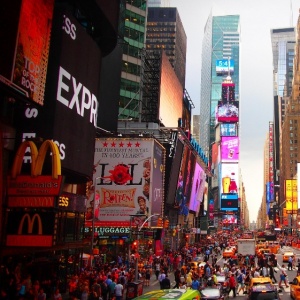 FOMO atau Tak Ada Waktu: Mengapa Tetap Liburan Meski Tahu Akan Berdesakan?