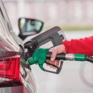 Minyak Mahal, Pendidikan Terancam? Membaca Masa Depan Indonesia di Tengah Gejolak Energi Global