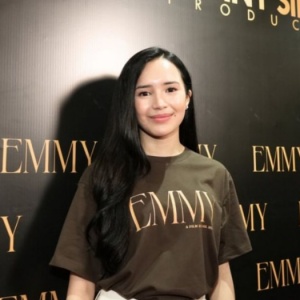 Beby Tsabina Ungkap Peran Menantang di Film Emmy: Harus Pegang Senjata!