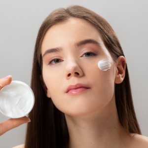 4 Moisturizer dengan Hyaluronic Acid untuk Kulit Sehat dan Terhidrasi