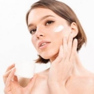 4 Pelembab Peptide Lokal Cegah Penuaan di Usia 25 untuk Kulit Lebih Kenyal