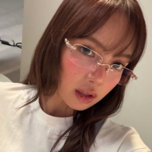 Intip 4 Gaya OOTD ala Lisa BLACKPINK saat Liburan di Bali, Effortless Abis!