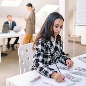 Drama Setelah Lebaran: Kenapa Transisi dari Rebahan ke Kerja Begitu Menyiksa?