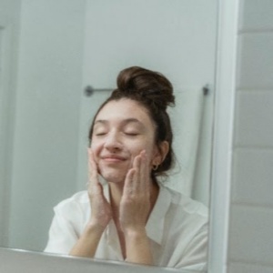 4 Facial Foam Bunga Sakura, Bersihkan Kotoran untuk Wajah Glowing dan Halus