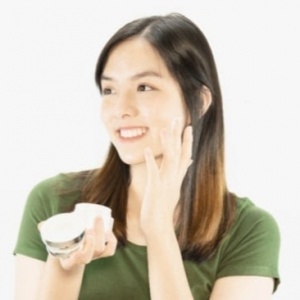 4 Tone Up Cream Alpha Arbutin Bikin Wajah Cerah secara Instan tanpa Abu-Abu