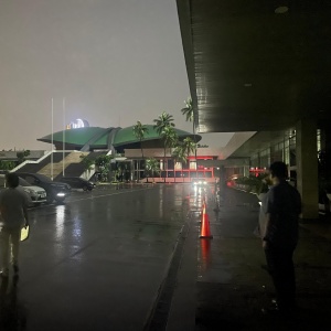 Demi Hemat Anggaran, Gedung DPR Gelap Gulita: Lampu dan AC Mati Sejak Sore