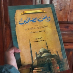 Riyadus Shalihin: Teduhnya Oase Spiritual di Tengah Hiruk-Pikuk Dunia
