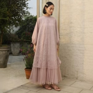 7 Rekomendasi Dress Hijab Merek Lokal untuk Kondangan: Tampilannya Mewah!