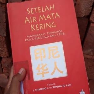 Setelah Air Mata Kering: Bab Tionghoa yang Hilang dari Buku Sejarah Sekolah