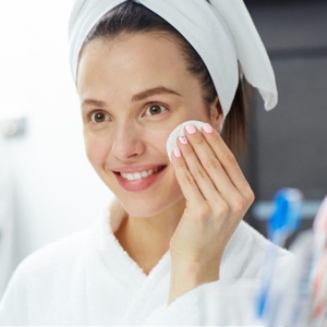 5 Rekomendasi Exfoliating Pad Green Tea untuk Atasi Jerawat dan Kemerahan