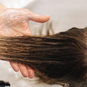 5 Rekomendasi Masker Rambut untuk Hasil Rambut Selembut Sutra