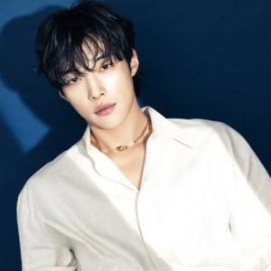 Upgrade Daily OOTD-mu dengan 4 Inspirasi Gaya Layering ala Woo Do Hwan