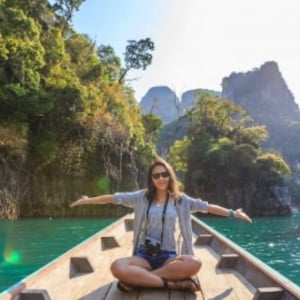 Berhenti Mengejar Checklist: Tips Mengembalikan Esensi Perjalanan di Era Digital