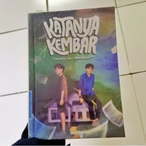 Cinta Orang Tua yang Tak Adil, Luka yang Tak Terucap di Buku Katanya Kembar