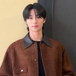 Clean Look Goals! 4 OOTD Minimalis ala Byeon Woo Seok yang Gampang Ditiru