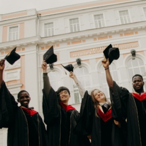 Kukira Orang Pakai Gelar itu Pamer, Ternyata Cara Pandangku yang Dangkal