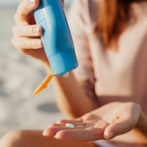 5 Sunscreen SPF 50 untuk Perlindungan Maksimal Kulit Wajah dan Tubuh