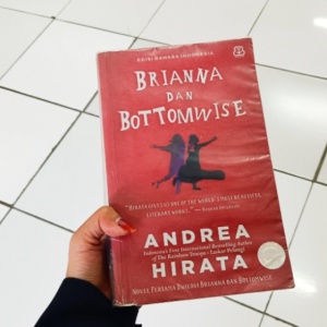 Mengejar Gitar Legendaris Sunburst 1960 di Buku Andrea Hirata