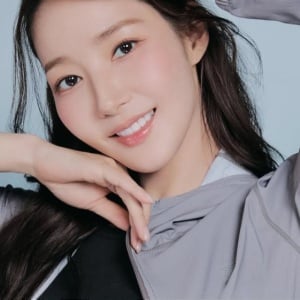 4 Inspirasi Sporty Look ala Park Min Young, Tetap Chic saat Berkeringat!